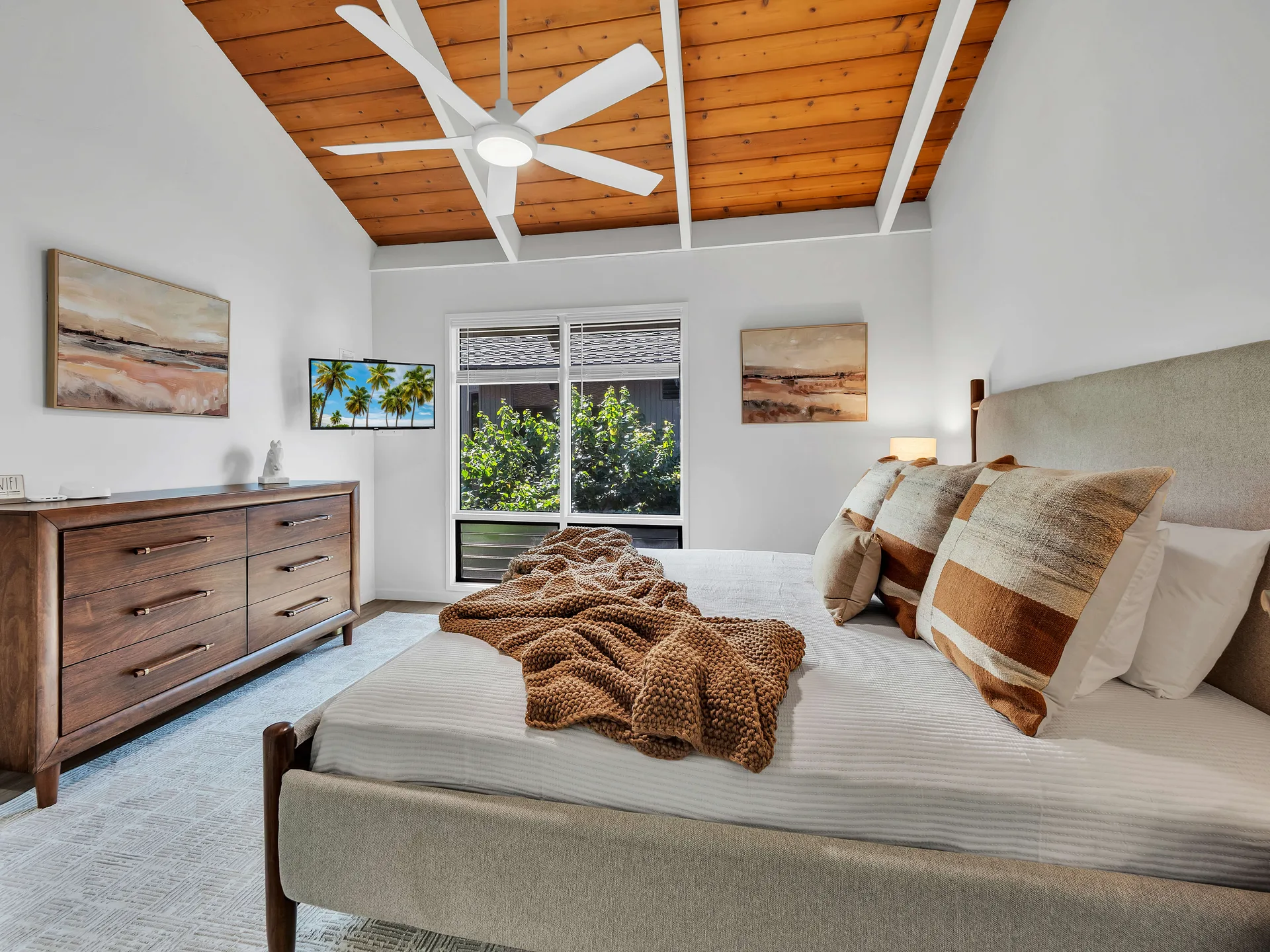 Second bedroom alternate angle