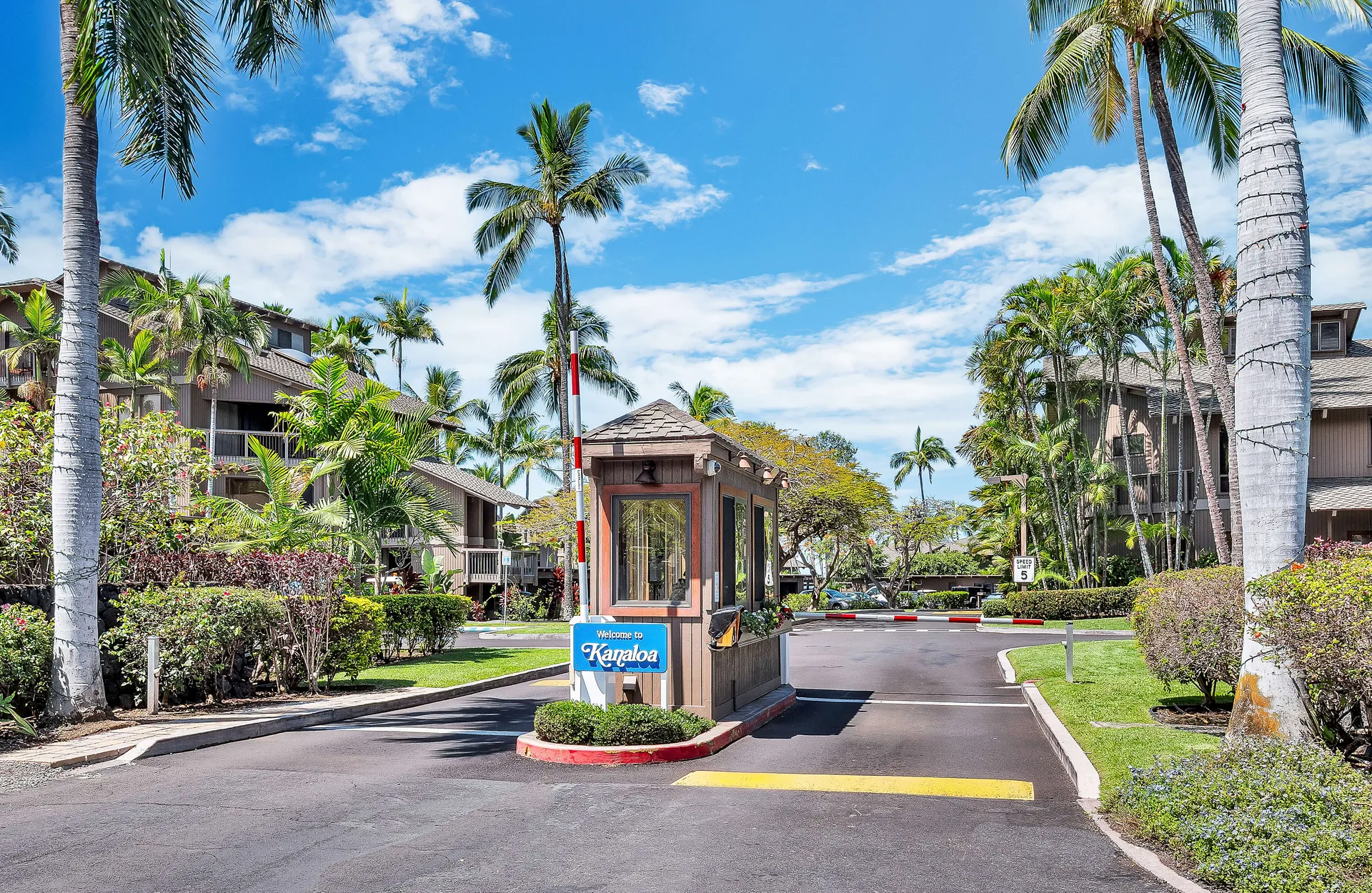 Kanaloa at Kona gated entrance